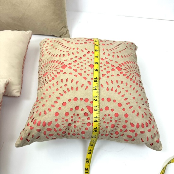 2 Pillow Shams With 4 Matching Pillows - Picture 4 of 7